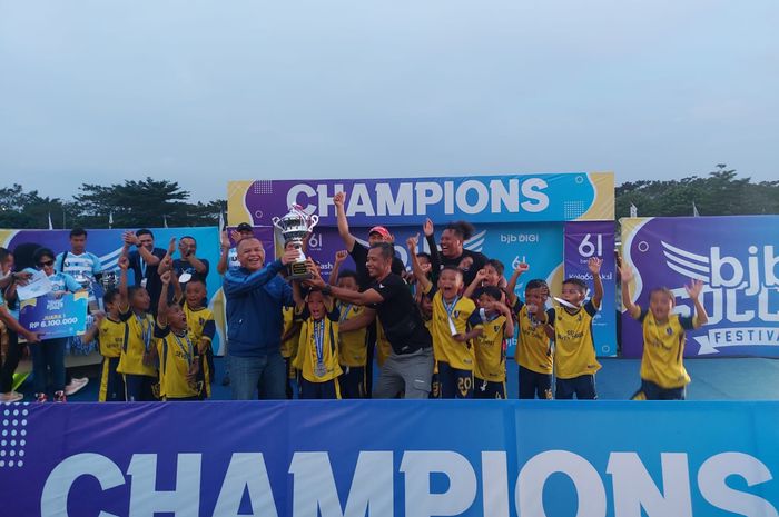 Tim asal Surabaya Harapan Bangsa keluar sebagai juara U-11 BJB Soccer Festival 2022