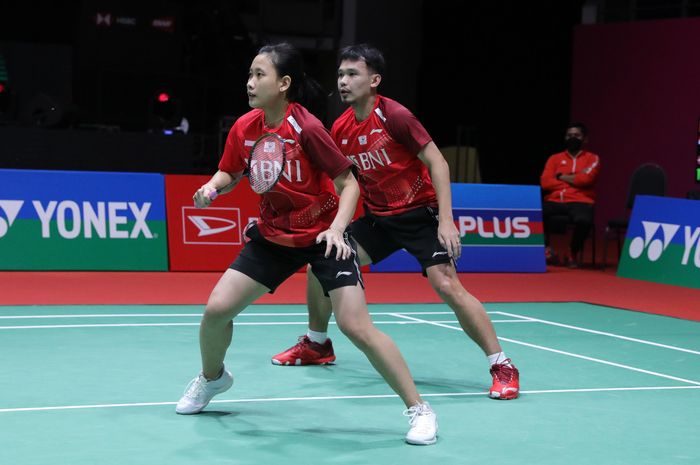 Pasangan ganda campuran Indonesia, Rinov Rivaldy/Pitha Haningtyas Mentari, ketika berlaga pada Malaysia Masters 2022 di Axiata Arena, Kuala Lumpur.