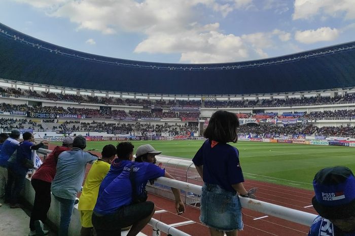 Suasana di dalam Stadion Jatidiri, Semarang pada pertandingan PSIS vs Arema FC di Piala Presiden 2022, Kamis (7/7/2022).