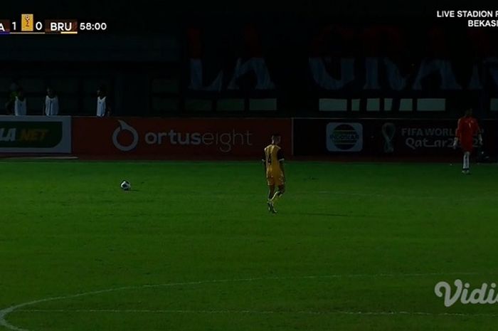 Mati lampu di Stadion Patriot, laga Thailand Vs Brunei Darussalam Piala AFF U-19 2022, Jumat (8/7/2022).
