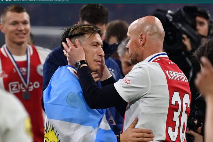 Erik ten Hag dan Lisandro Martinez saat memenangkan gelar Liga Belanda bersama Ajax Amsterdam pada musim 2021-2022.