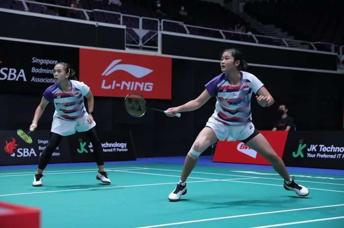 Aksi pasangan ganda campuran Indonesia, Febriana Dwipuji Kusuma/Amalia Cahaya Pratiwi, pada babak 32 besar Singapore Open 2022, Selasa (12/7/2022).