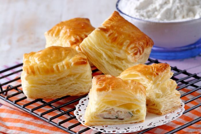 Pastry Isi Ayam Jamur