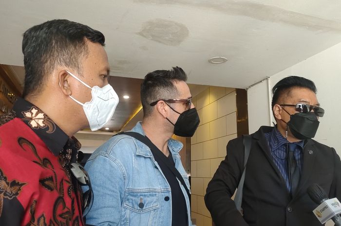 Claudio Martinez kembali ke Polda Metro Jaya Kamis (14/7/2022).