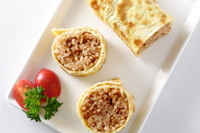 Omurice selimut, kreasi nasi goreng gulung unik untuk sarapan dan ide bekal.