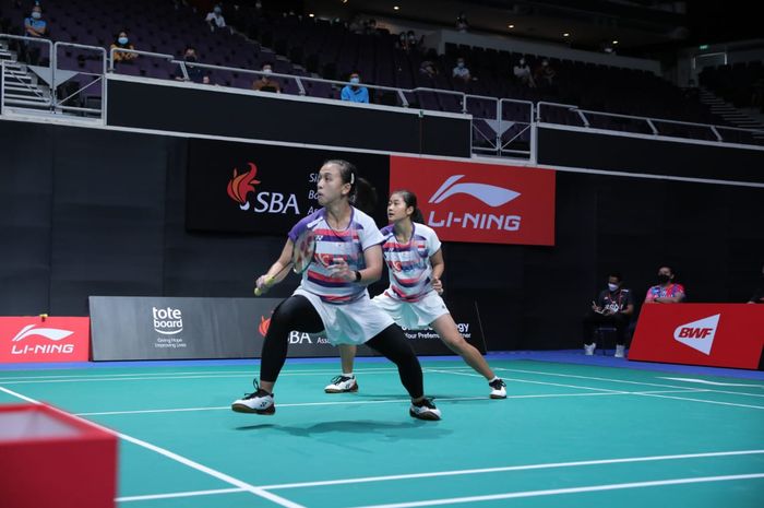 Pasangan ganda putri Indonesia, Febriana Dwipuji Kusuma/Amalia Cahya Pratiwi, babak kedua Singapore Open 2022 di Singapore Indoor Stadium, Kamis (14/7/2022).