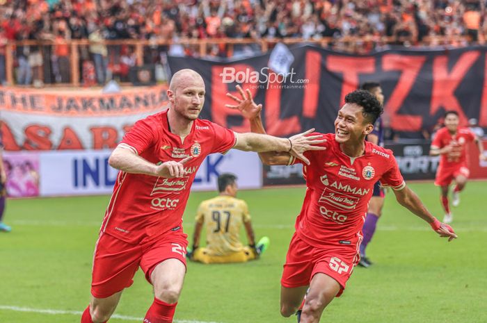 Pemain Persija Jakarta, Michael Krmencik mencetak gol dalam laga uji coba melawan RANS Nusantara FC di Stadion Wibawa Mukti, Cikarang, Sabtu (16/7/2022).