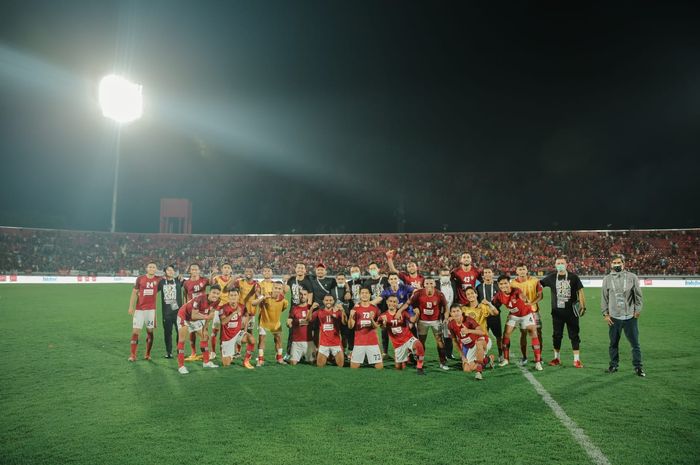Skuad Bali United usai mengamankan kemenangan di laga perdana AFC Cup 2022 melawan Kedah Darul Aman di Stadion Kapten I Wayan Dipta, Gianyar.