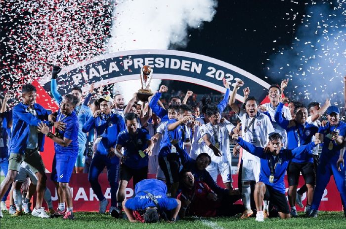Arema FC menjuarai Piala Presiden 2022 seusai menang agregat 1-0 atas Borneo FC di Stadion Segiri, Samarinda, Minggu (17/7/2022) malam WIB.