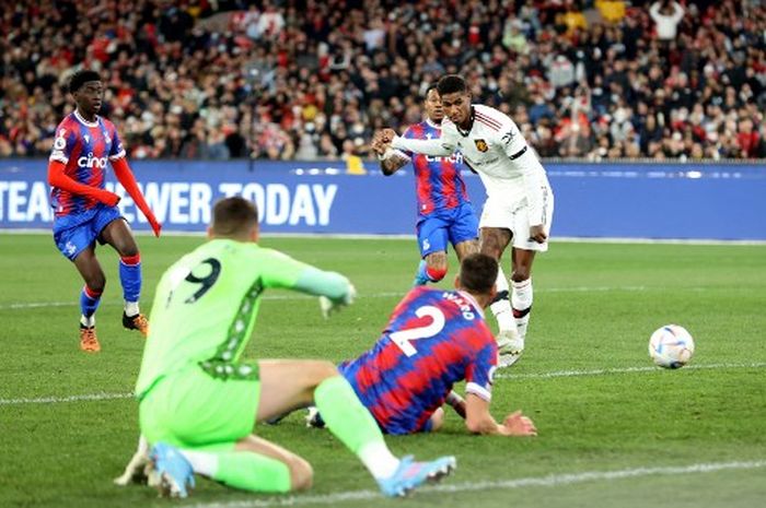 Aksi penyerang Manchester United, Marcus Rashford, saat mencetak gol ke gawang Crystal Palace dalam laga pramusim di Australia.