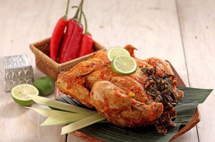 Kalau Mau Buat Ayam Betutu Makanan Khas Bali, Coba Direbus dengan Cara Ini, Dijamin Bumbunya Meresap Sampai ke Tulang - Semua Halaman - Sajian Sedap