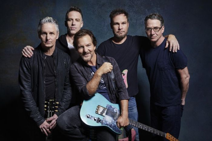 Eddie Vedder Alami Cedera Vokal, Pearl Jam Tunda Konser di Wina - Hai