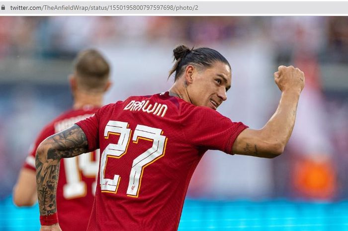 Darwin Nunez (kanan) mencetak 4 gol pada duel pramusim Liverpool melawan RB Leipzig di Red Bull Arena, Leipzig (21/7/2022).