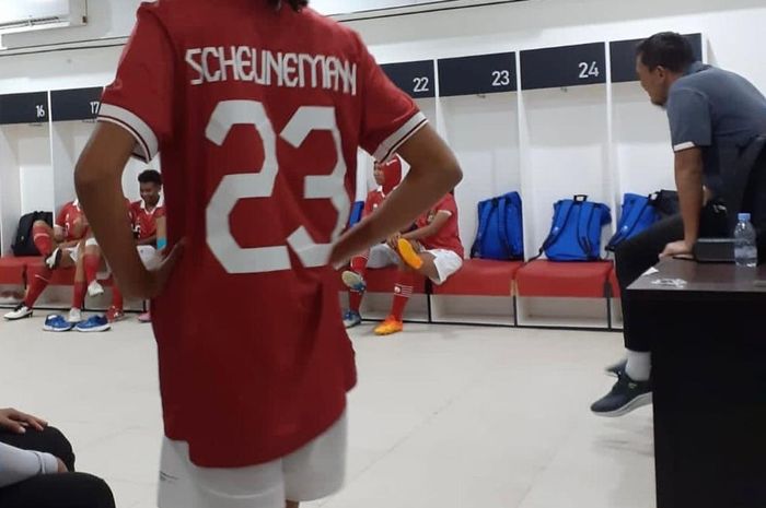 Nama Claudia Scheunemann jadi sorotan usai membawa timnas U-18 putri Indonesia menang 1-0 atas Singapura dalam babak penyisihan grup A Piala AFF U-18 Wanita 2022 di Stadion Jakabaring, Palembang, Jumat (22/7/2022).