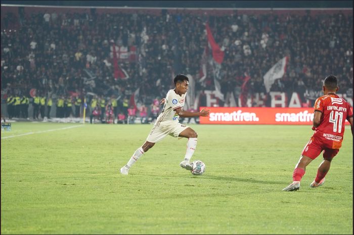 Suasana pertadingan antara Bali United melawan Persija Jakarta pada pekan ke-1 Liga 1 2022/2023 di Stadion Kapten I Wayan Dipta, Gianyar, Sabtu (27/7/2022).