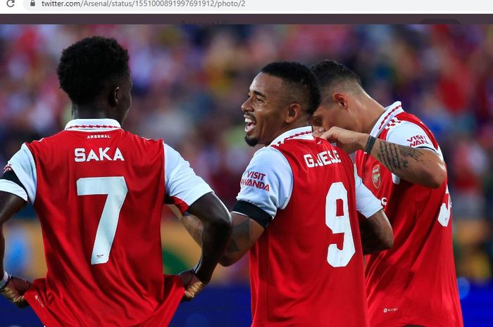 Para pemain Arsenal merayakan gol yang dicetak Gabriel Jesus ke gawang Chelsea dalam laga pramusim 