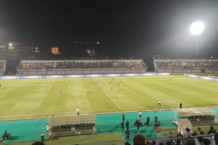 Suasana laga Persita Tangerang vs Persik Kediri di Indomilk Arena, Tangerang pada Senin (25/7/2022)