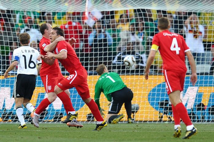 Gol hantu yang dilesakkan oleh Frank Lampard pada waktu timnas Inggris dan timnas Jerman bertemu di Piala Dunia 2010.