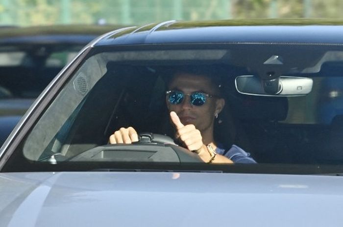 Cristiano Ronaldo saat tiba di markas latihan Manchester United, Carrington (8/8/2021).