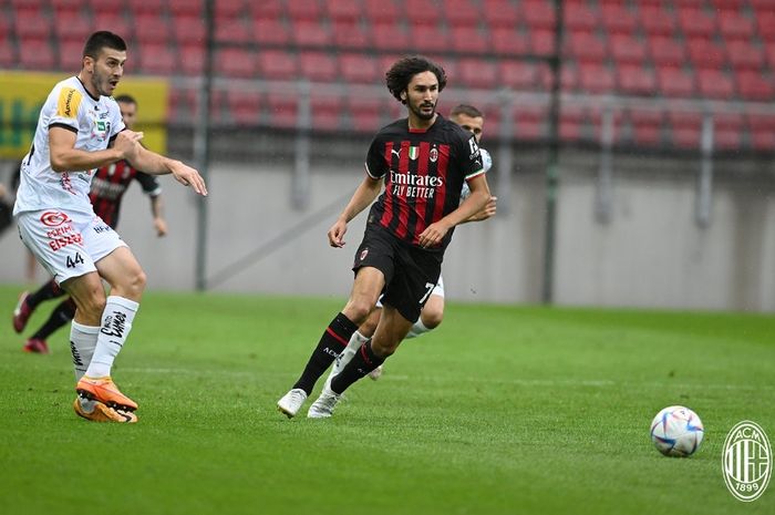 Gelandang serang AC Milan, Yacine Adli, turut menyumbang satu gol dan satu assist dalam kemenangan 5-0 I Rossoneri atas Wolfsberger.