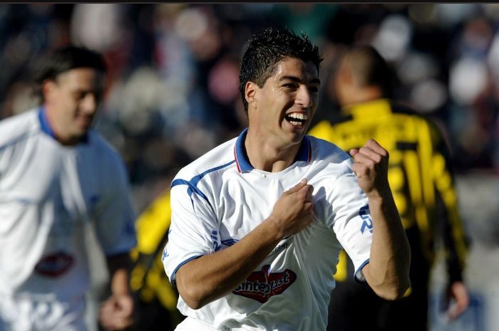 Eks penyerang Barcelona dan Liverpool, Luis Suarez resmi bergabung dengan klub masa kecilnya di Uruguay Nacional.