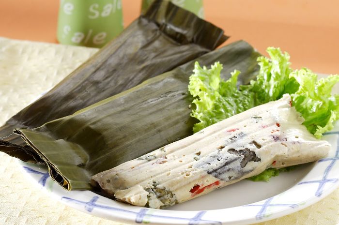 Hidangan pepes tempe cumi asin