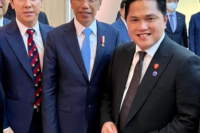 Pemandangan menarik terjadi saat pelatih timnas Indonesia, Shin Tae-yong, mendapatkan kesempatan bertemu langsung dengan Presiden RI, Joko Widodo, dan Menteri BUMN Erick Thohir di Korea Selatan pada Kamis (28/7/2022).