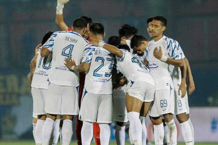 Skuad PSIS Semarang melakukan tos jelang lawan Arema FC pada pekan kedua Liga 1 2022-2023.