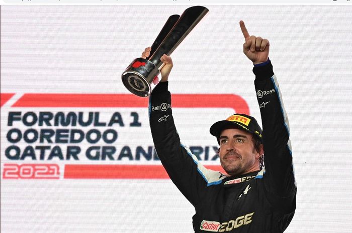 Fernando Alonso ketika merayakan finis podium ketiga pada F1 GP Qatar 2021 pada Minggu (21/11/2021).