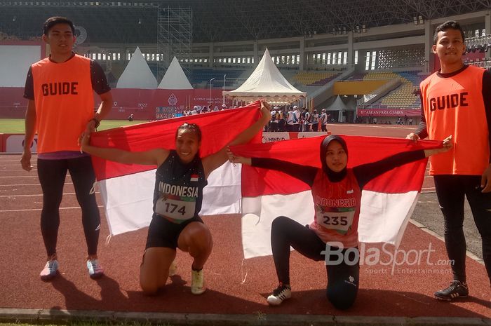 Sprinter Indonesia, Ni Made Ariyanti (174) dan Amelia Nilam (235), merebut medali emas pada lomba lari 100 meter putri T12 ASEAN Para Games 2022 di Stadion Manahan, Solo, 1 Agustus 2022. Ni Made Ariyanti merebut medali emas sementara Amelia Nilam mendapat perunggu.