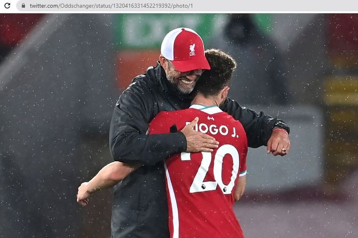 Momen Juergen Klopp dan Diogo Jota berpelukan setelah laga Liverpool selesai.