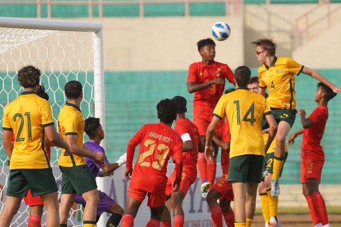 Timnas U-16 Myanmar versus Australia dalam laga matchday pertama Grup C Piala AFF U-16 2022 di Stadion Sultan Agung, Bantul, Yogyakarta, Selasa (2/8/2022).