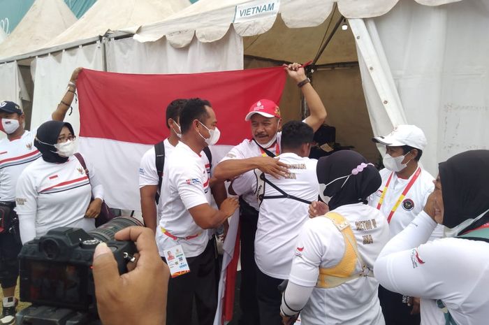 Atlet para-panahan Indonesia, Setiawan usai menyumbang emas Indonesia dari nomor Recurve Mens Individual ASEAN Para Games 2022, Rabu (3/8/2022)