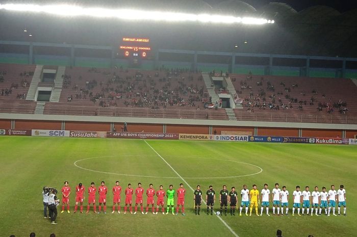 Timnas U-16 Indonesia versus Singapura pada laga matchday kedua Grup A Piala AFF U-16 2022 di Stadion Maguwoharjo, Sleman, Yogyakarta, Rabu (3/8/2022).