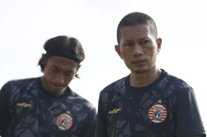 Bek senior Persija Jakarta, Ismed Sofyan saat berlatih dengan tim.