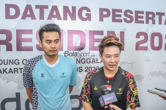Legenda ganda campuran bulu tangkis, Tontowi Ahmad/Liliyatna Nasir, saat memberikan keterangan kepada awak media di GOR Nanggala, Cijantung, Jakarta Timur, 5 Agustus 2022.