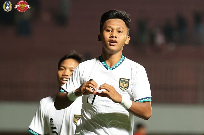 Pemain timnas U-16 Indonesia, Nabil Asyura, merayakan gol yang dicetaknya ke gawang Singapura pada fase grup Piala AFF U-16 2022.