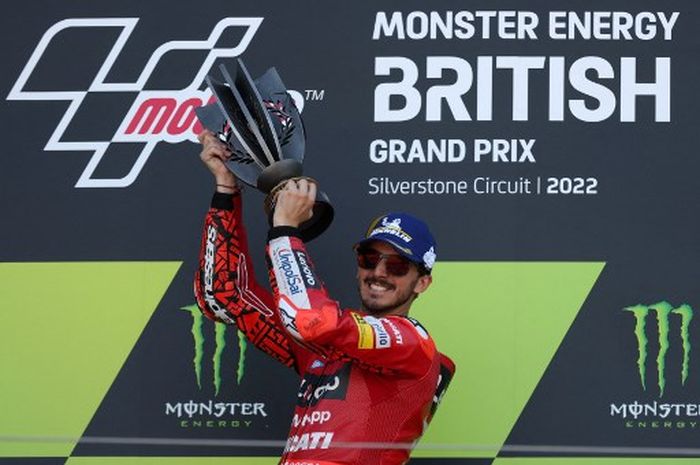 Pembalap Ducati, Francesco Bagnaia, berterima kasih kepada dua legenda MotoGP, Valentino Rossi dan Casey Stoner, atas kemenangannya pada MotoGP Inggris.