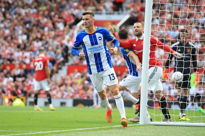 Pascal Gross mencetak brace ke gawang Manchester United dalam kemenangan 2-1 Brighton &amp; Hove Albion di Old Trafford pada pekan perdana Liga Inggris 2022-2023.