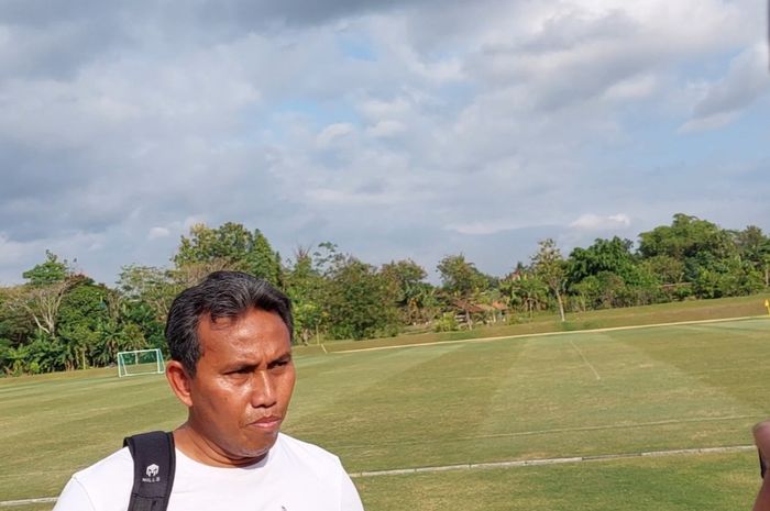 Bima Sakti saat sesi latihan pagi timnas U-16 Indonesia di Lapangan Yogyakarta Independent School, Selasa (9/8/2022).