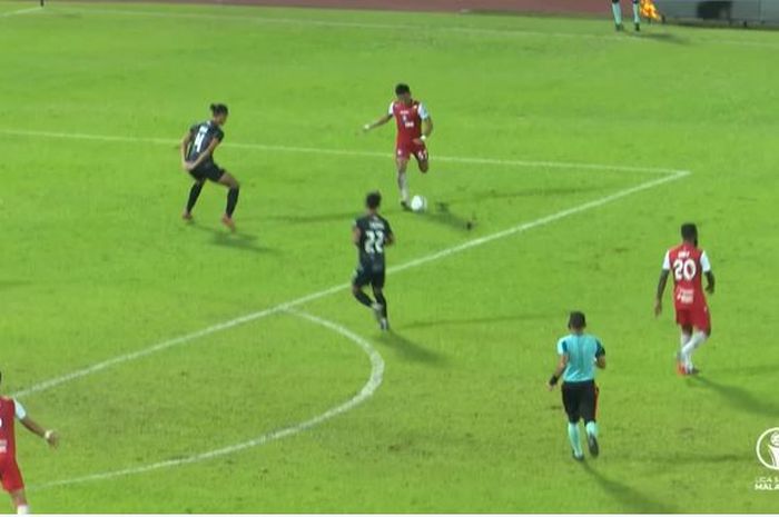 Saddil Ramdani mencatatkan menit bermain penuh saat Sabah FC mengalahkan Sarawak United 1-0 di Stadion Likas, Kota Kinabalu, Sabah Selasa (9/8/2022).