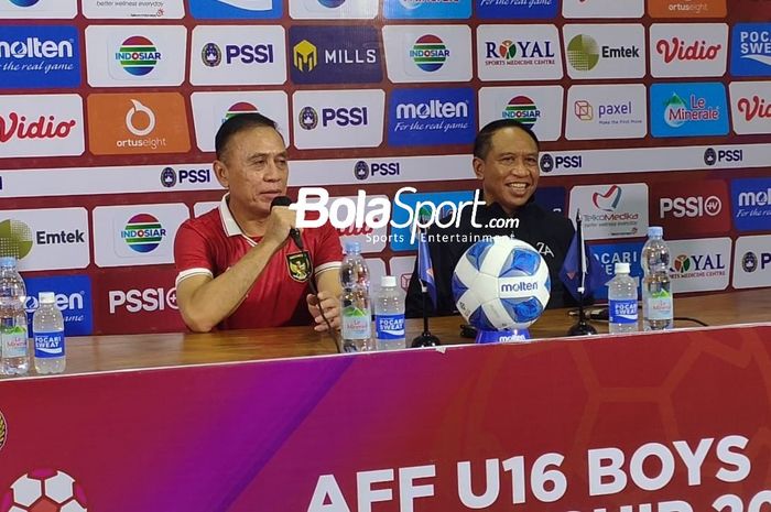 Ketum PSSI, Mochamad Iriawan dan Menpora RI Zainudin Amali saat menggelar jumpa pers pasca timnas U-16 Indonesia juara Piala AFF U-16 2022 di Stadion Maguwoharjo, Sleman, Jumat (12/8/2022).