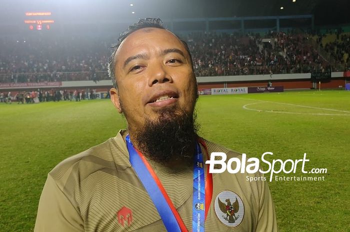 Firmansyah, asisten Bima Sakti di timnas U-16 Indonesia pasca Garuda Asia memenangi trofi Piala AFF U-16 2022.