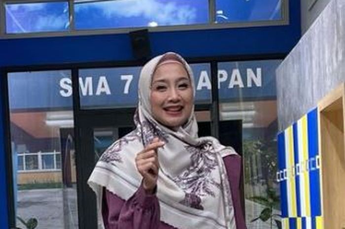 Rangkulan Ini Jadi Tandanya, Hubungan Akrab Desy Ratnasari dan Ayu Ting