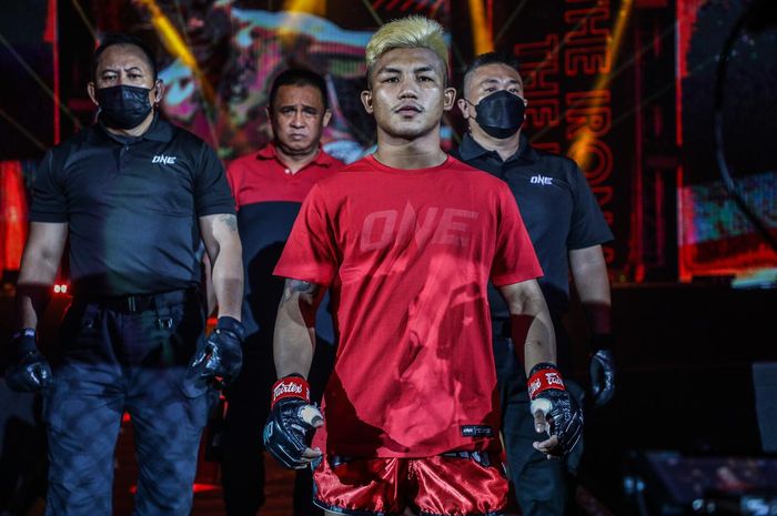 Raja Muay Thai Kelas Terbang ONE Championship, Rodtang Jitmuangnon.