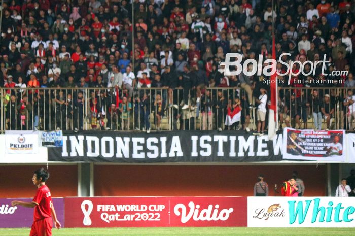 Spanduk dukungan untuk Timnas Indonesia.