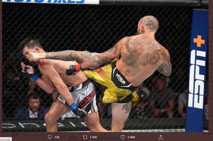 Tendangan Marlon Vera mengarah telak ke wajah Dominick Cruz pada duel kelas bantam dalam sajian utama UFC San Diego, Minggu (14/8/2022) WIB