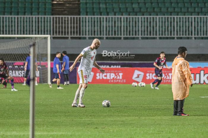 Pemain PSM Makassar, Wiljan Pluim, siap meladeni Persib Bandung dalam laga akbar Liga 1.