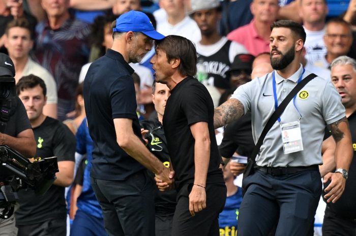 Setelah 3 kali tolak jawab pertanyaan tentang perkelahian dengan Thomas Tuchel, Antonio Conte akhirnya beri penjelasan seusai laga Chelsea vs Tottenham Hotspur.