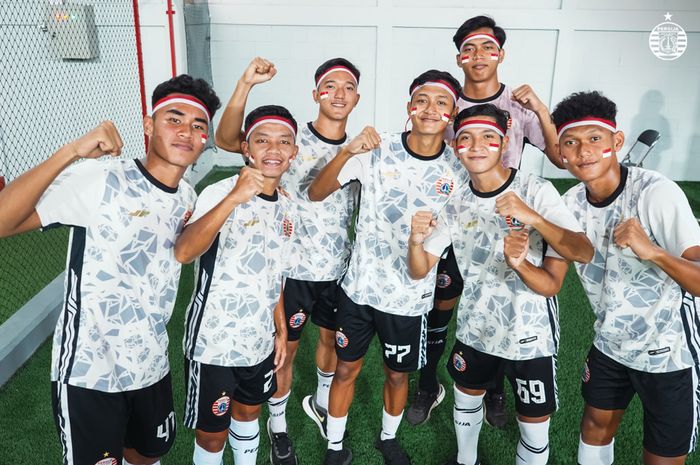 Para pemain Persija Jakarta yang ikut merayakan Hari Ulang Tahun (HUT) RI ke-77.